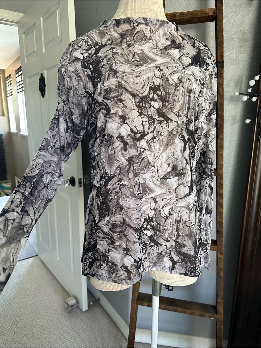 Zella Marble-Effect Long Sleeve Mesh Top, size large - Picture 4 of 12